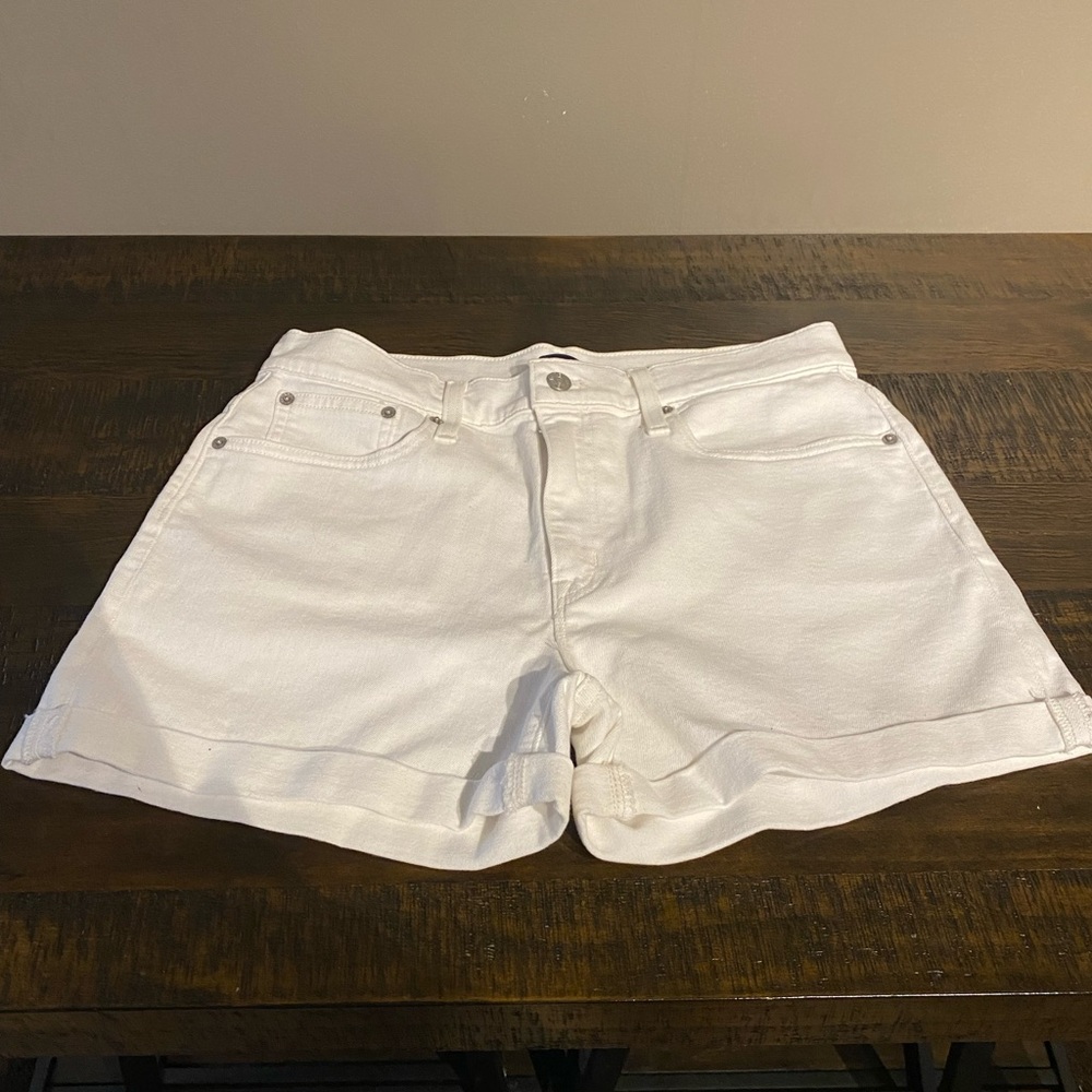 J Crew White Shorts Size 28. Excellent condition